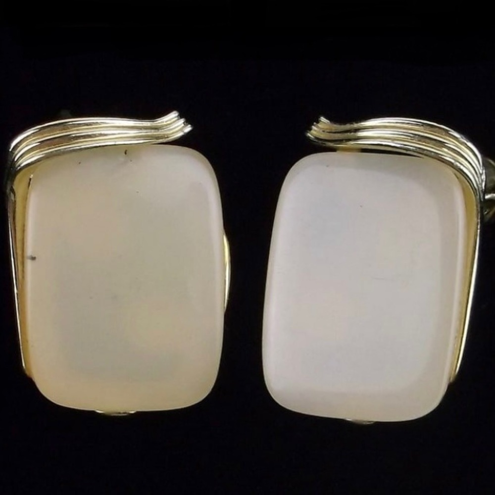 Vintage 1960s Lisner Lucite‎ Earrings